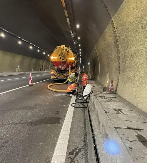 大足隧道排水渠清淤